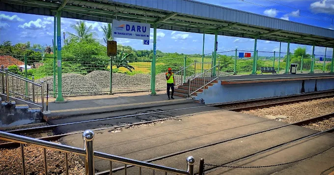Rumah subsidi dekat stasiun di tangerang memiliki keuntungan yang bisa membantu kamu untuk beraktivitas bepergian ke jakarta kota hanya dalam 60 menit dari stasiun daru.